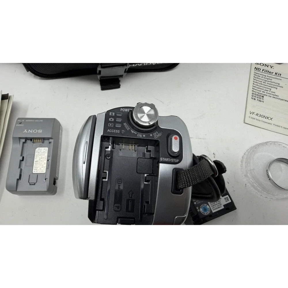 Sony Handycam DCR-SR40 Mini DV Camcorder 30 GB. With Charger, Case & Lens Filter